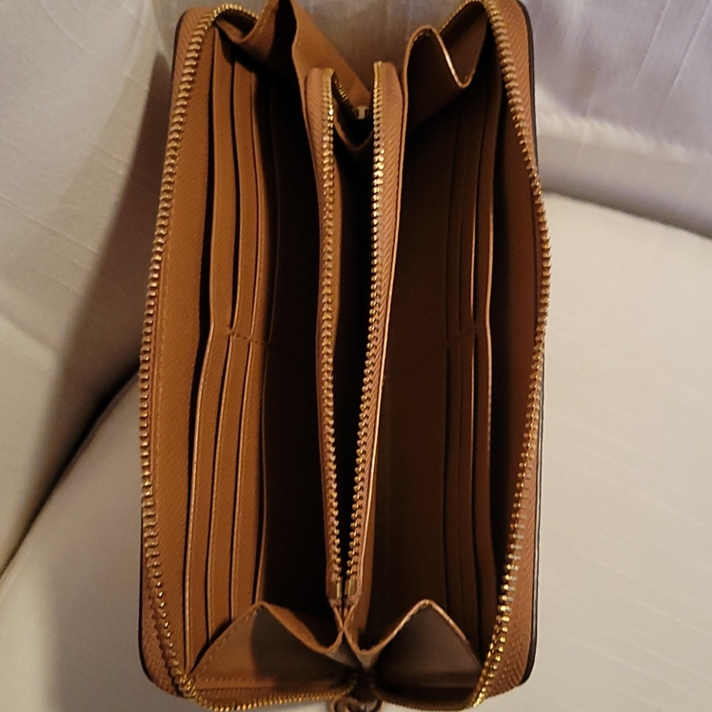 Coach Wallet - Picture 4 of 4